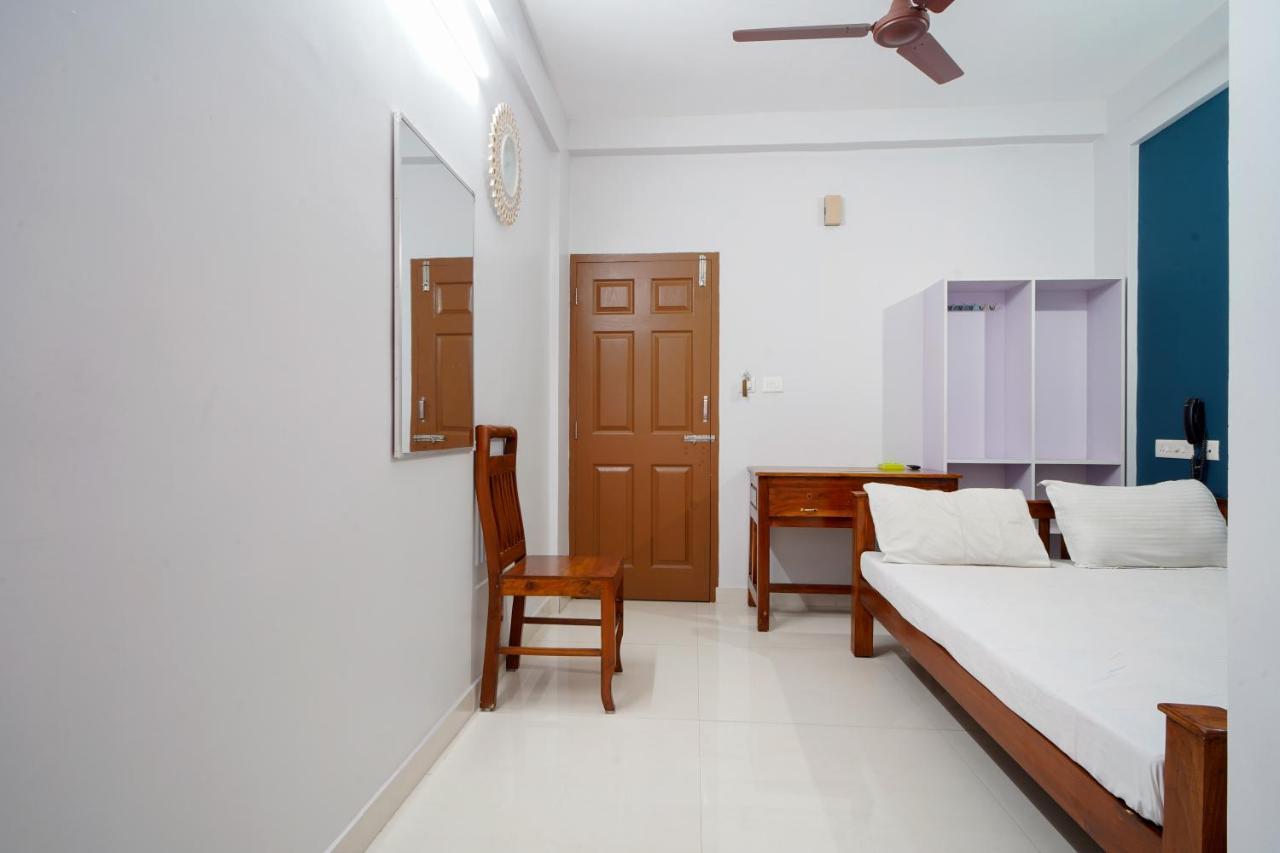 Hotel Reach Residency Kochi Exterior foto