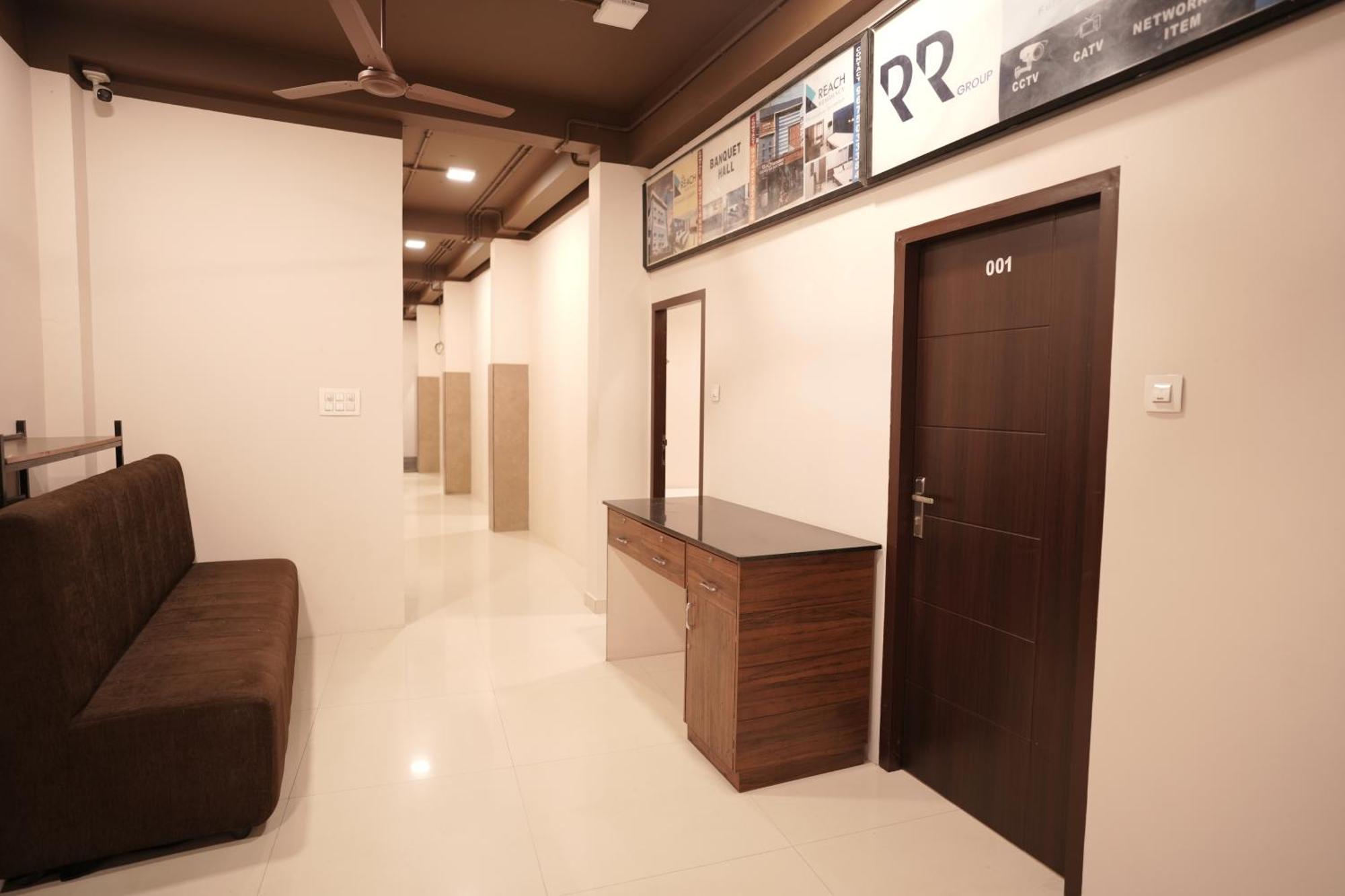 Hotel Reach Residency Kochi Exterior foto