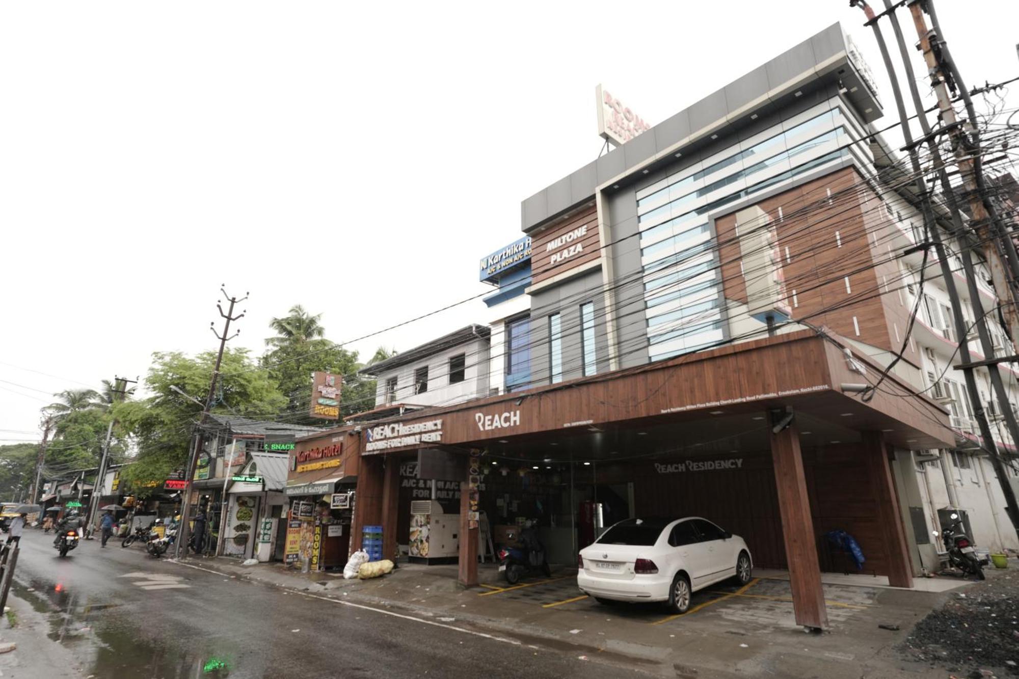 Hotel Reach Residency Kochi Exterior foto