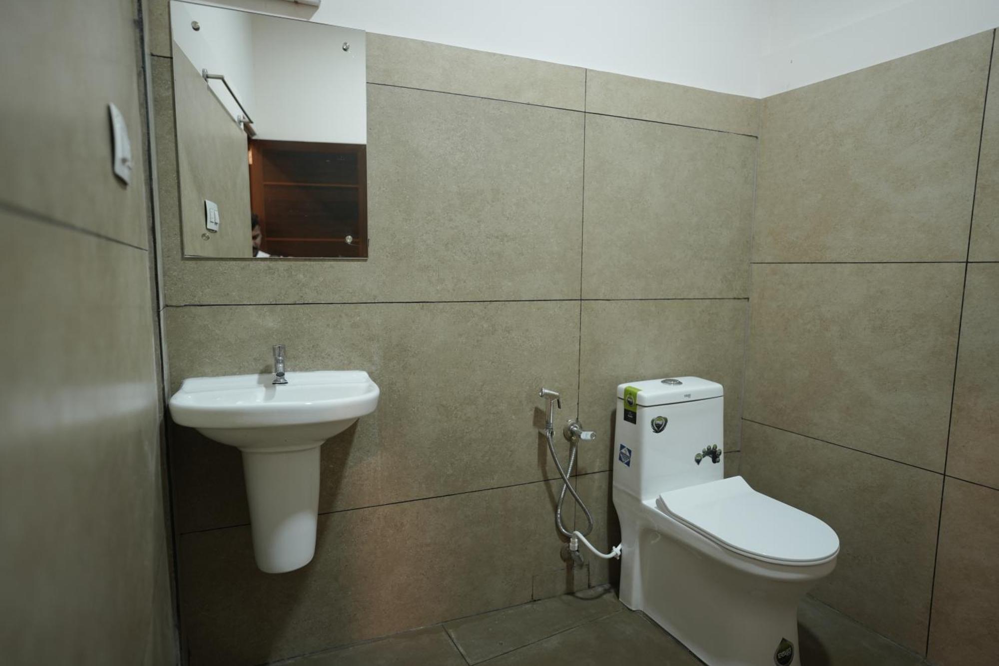 Hotel Reach Residency Kochi Exterior foto